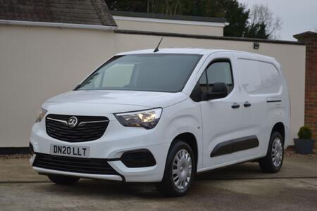 VAUXHALL COMBO 1.5 Turbo D 2300 Sportive 