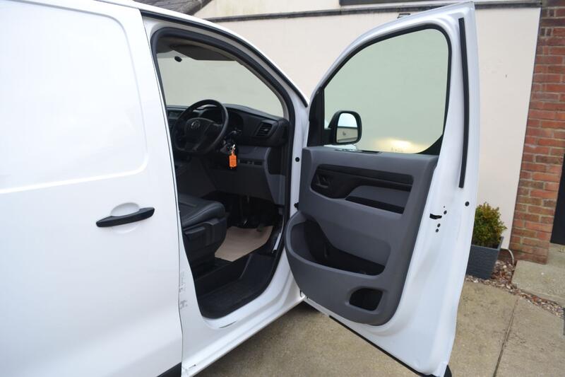 VAUXHALL VIVARO