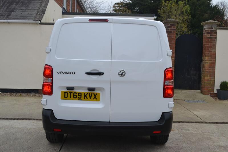 VAUXHALL VIVARO