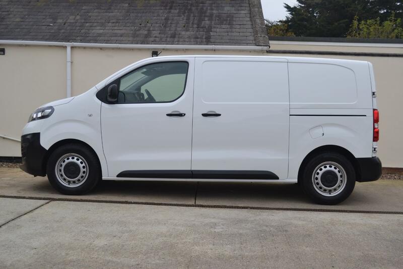 VAUXHALL VIVARO