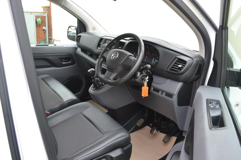 VAUXHALL VIVARO
