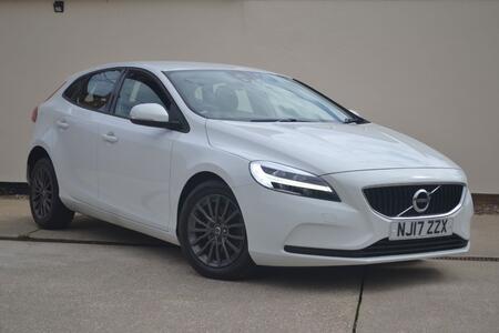 VOLVO V40 2.0 Momentum D2
