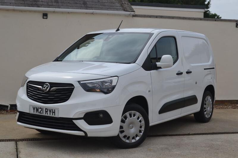 VAUXHALL COMBO 1.5 Turbo D 2000 Sportive