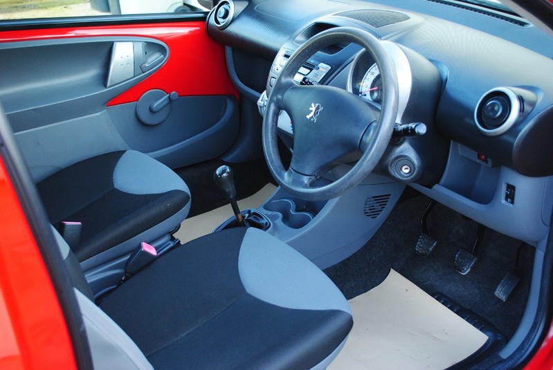 PEUGEOT 107
