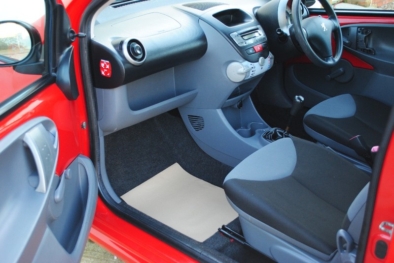PEUGEOT 107