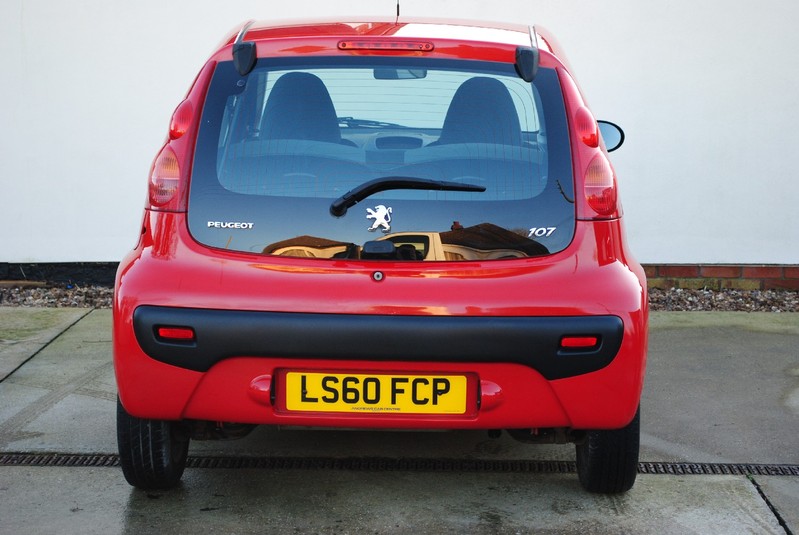 PEUGEOT 107