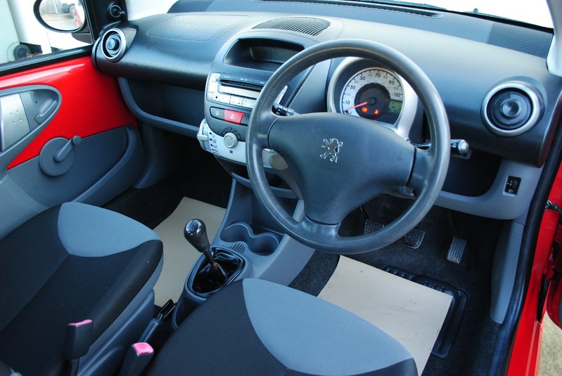 PEUGEOT 107