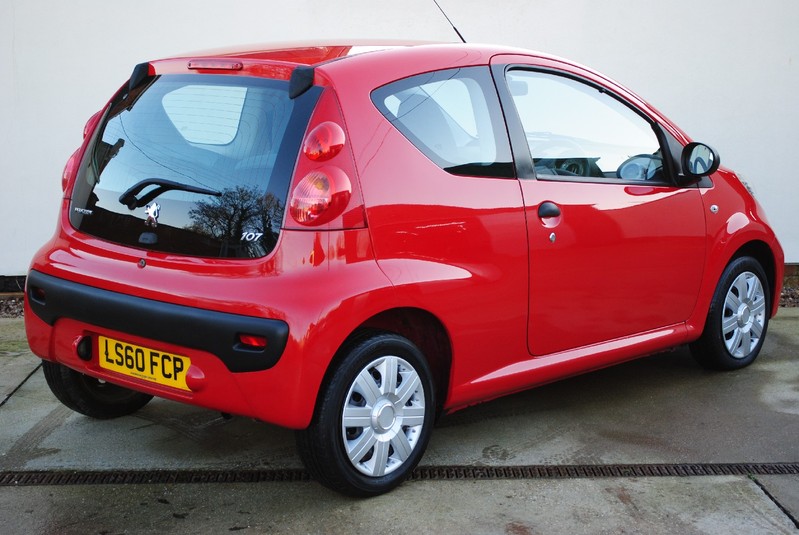 PEUGEOT 107