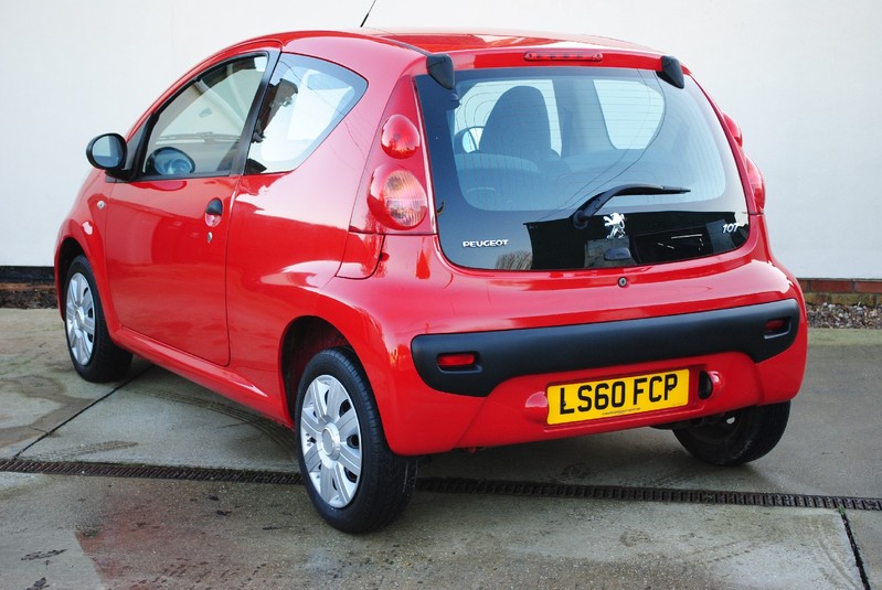 PEUGEOT 107