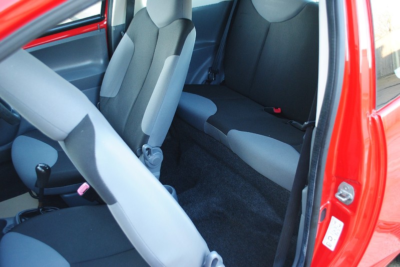 PEUGEOT 107