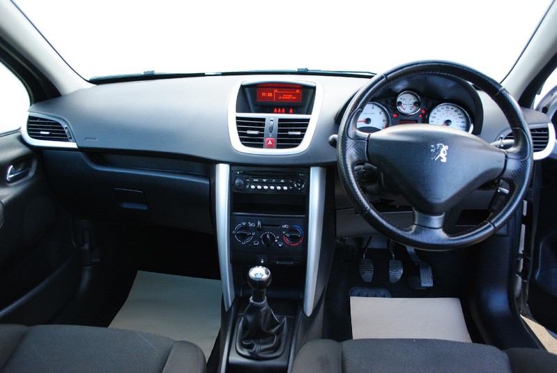 PEUGEOT 207