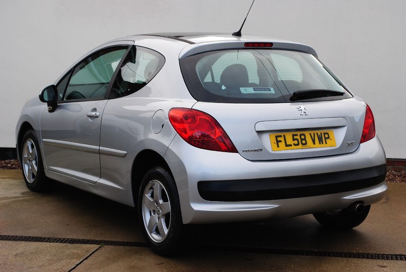 PEUGEOT 207