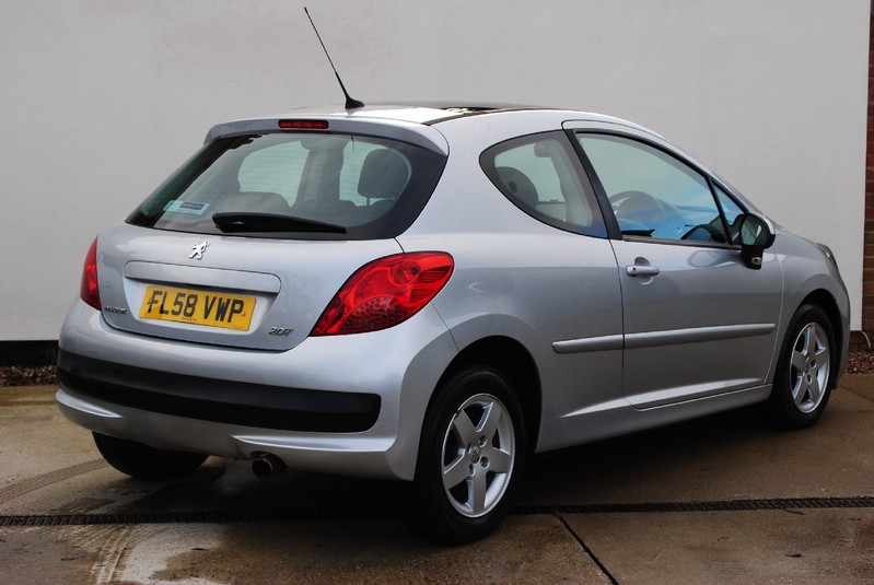 PEUGEOT 207