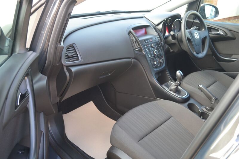 VAUXHALL ASTRA