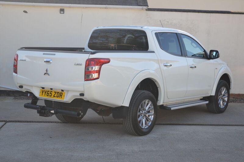 MITSUBISHI L200